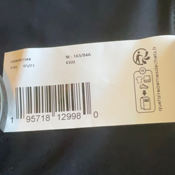 Roxy Whole Hearted Rashguard Women’s Black Surfing Beach UPF 50+ Top Size Medium - Picture 9 of 15